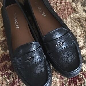 Beautiful like new Coach womens size 8 black loafers